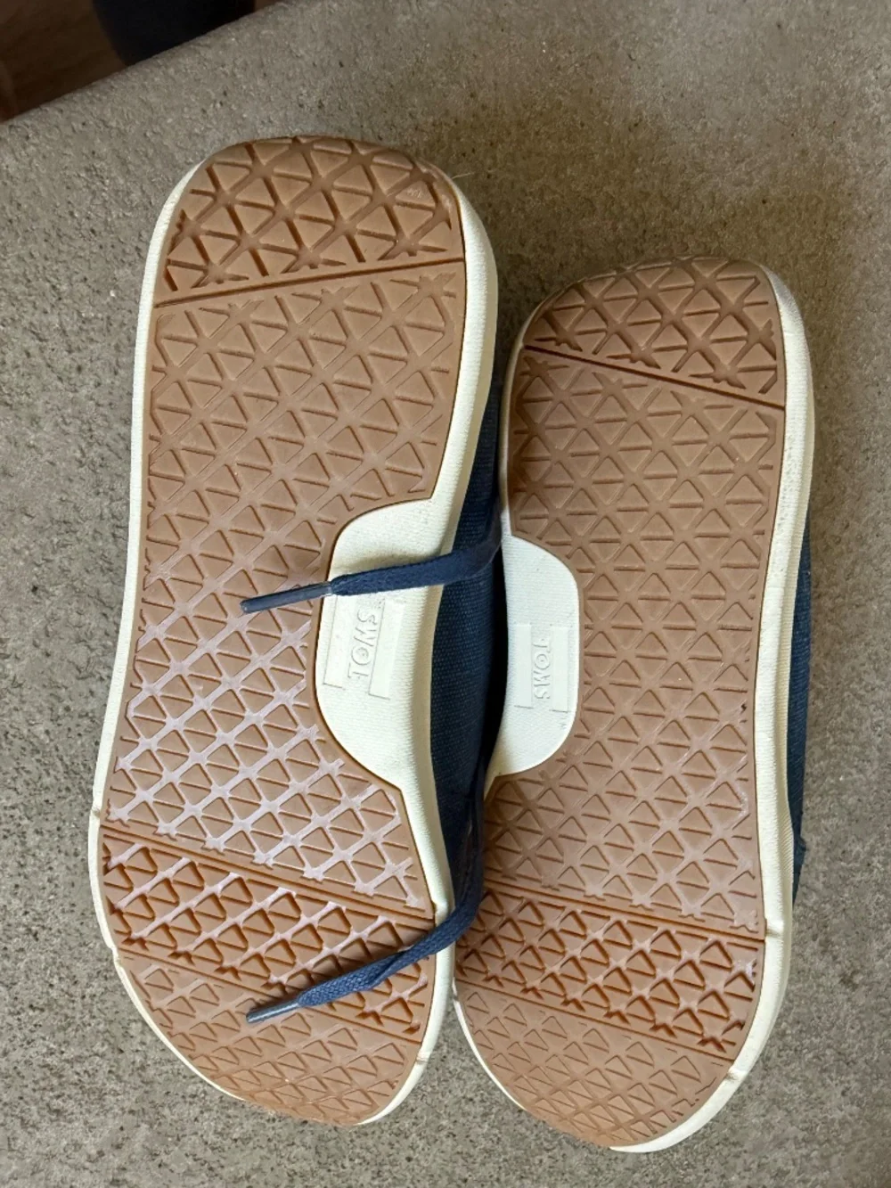 Men’s Toms shoes